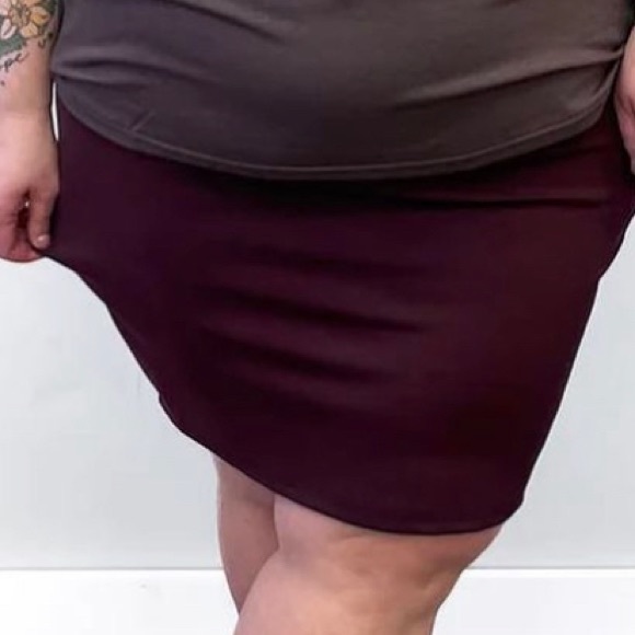 Brand new Buttercream Clothing Pencil Skirt 1X - Picture 2 of 4